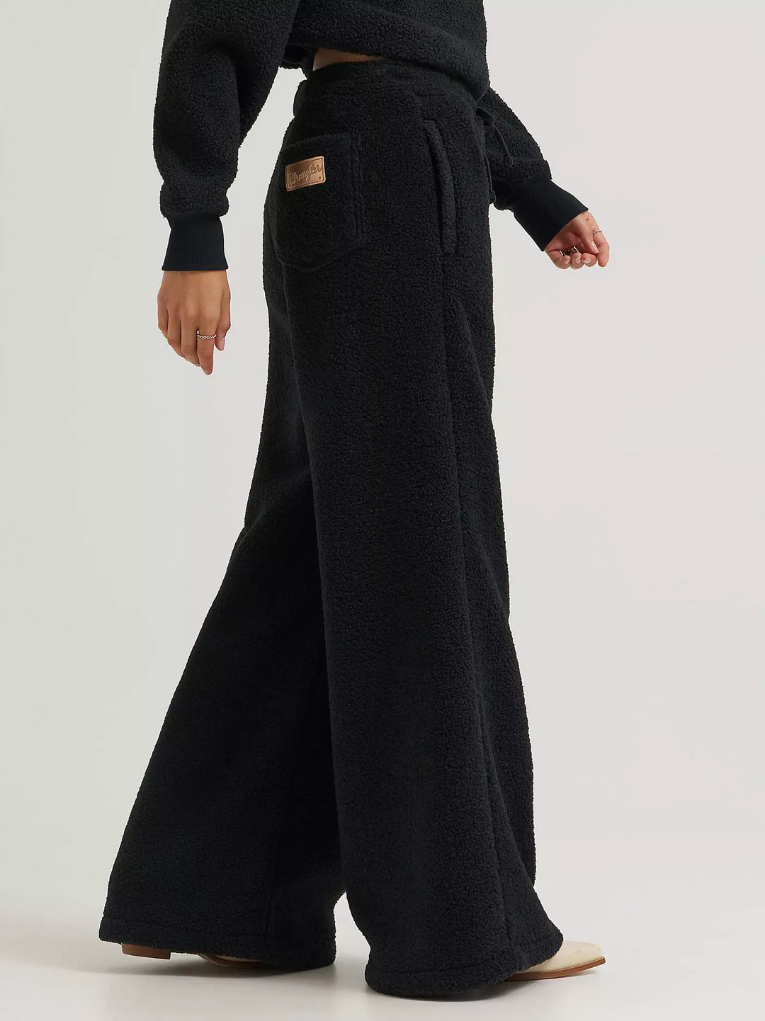 Wrangler x Lainey Wilson Sherpa Sweatpants