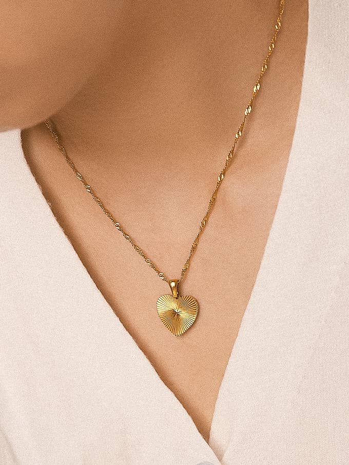 Nella Classic Heart Necklace