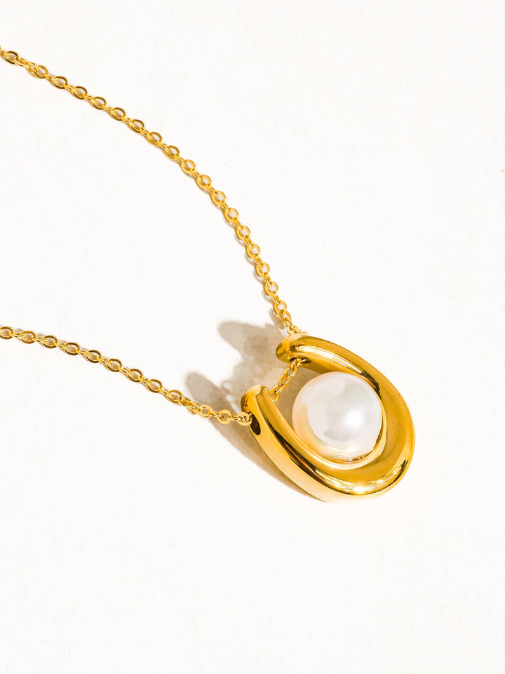 Barn Horseshoe Pearl Necklace