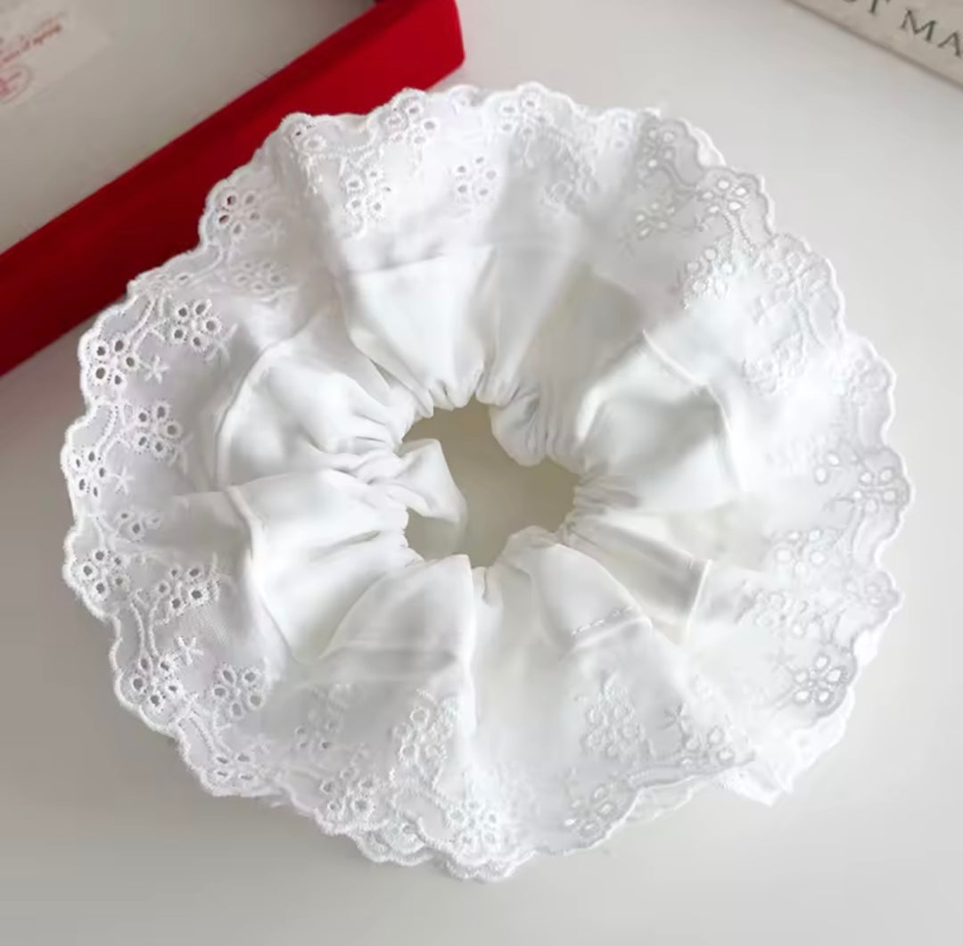 Jumbo Eyelet Scrunchie
