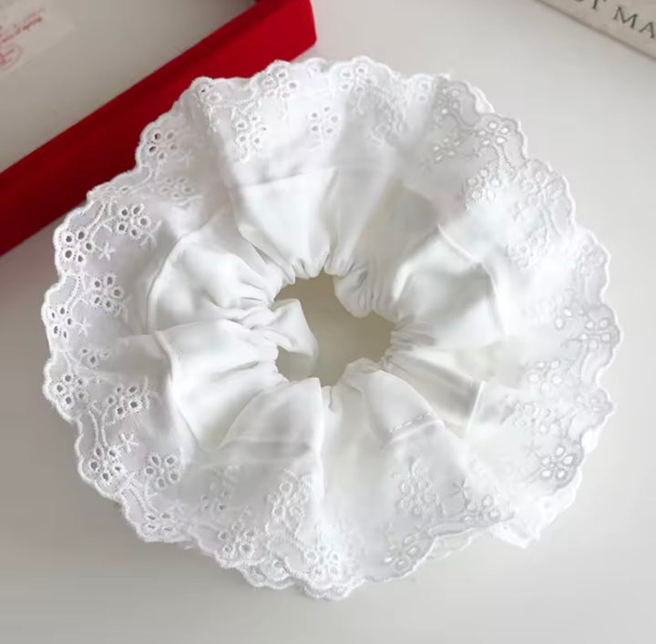 Jumbo Eyelet Scrunchie