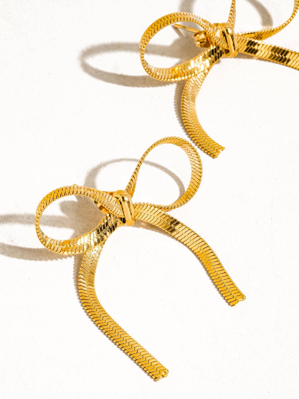 Winona Flat Bow Chain Studs